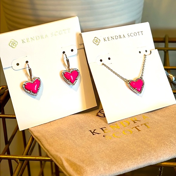 NEW Kendra Scott Necklace and Earrings Set Pink Heart - Picture 1 of 6